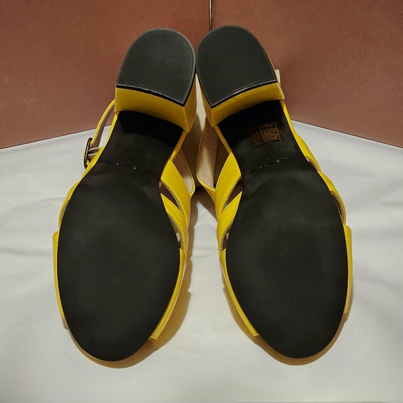 Mod Shoes the Willow in Sunshine Yellow size 6 - Picture 9 of 10